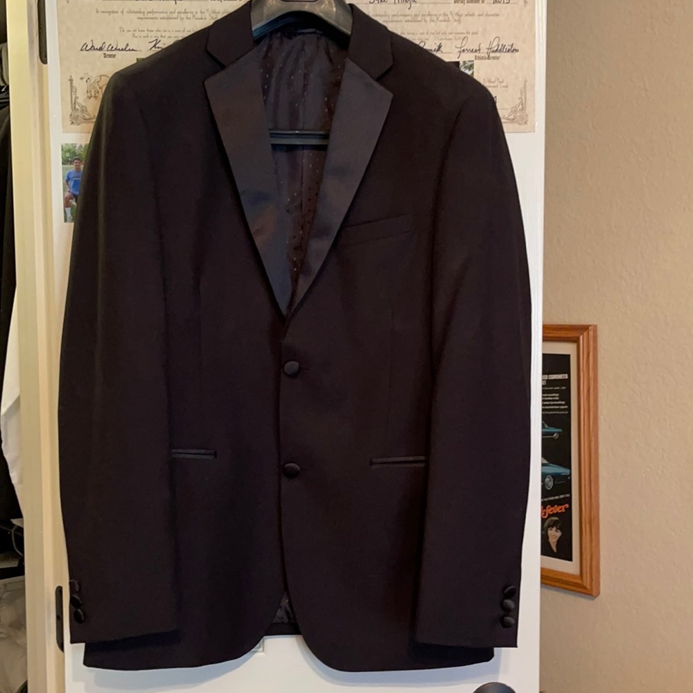 CARAVELLI black tuxedo 38R 32W EUC - only worn to Nutcracker Ball
